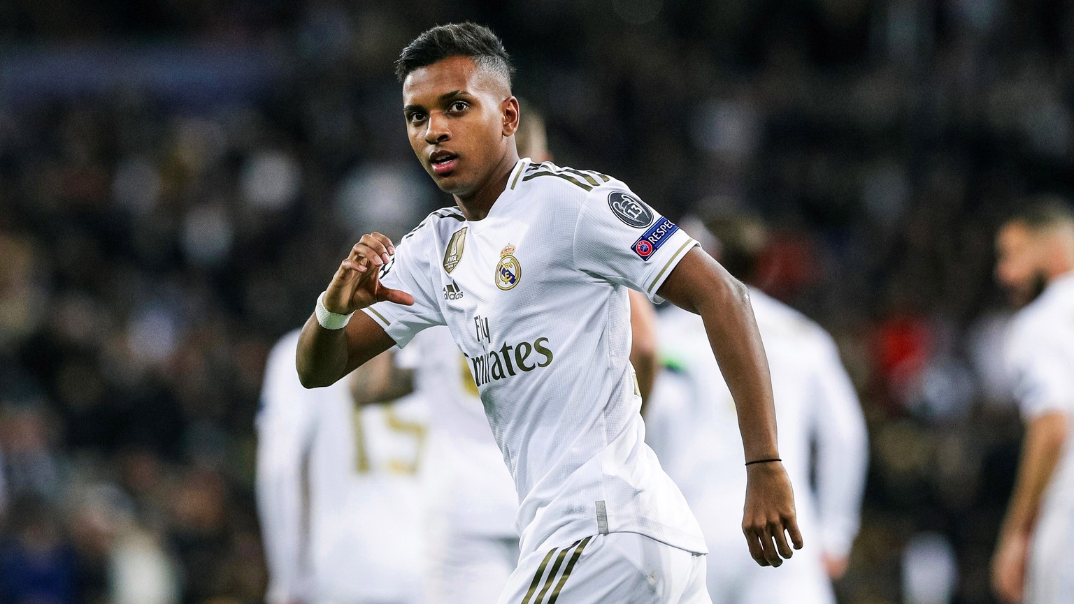 epa07977132 Real Madrid&#039;s Rodrygo celebrates after scoring the 2-0 lead during the UEFA Champions League group A soccer match between Real Madrid and Galatasaray Istanbul at the Santiago Bernabeu ...