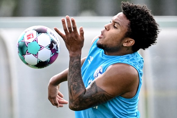 epa08582208 Schalke&#039;s Weston McKennie attends the team&#039;s first pre-season training session in Gelsenkirchen, Germany, 03 August 2020. All players were required to have two negative coronavir ...