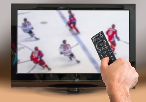 Eishockey TV Fernsehen Swisscom UPC MySports National League A Symbolbild Ice Hockey Kamera