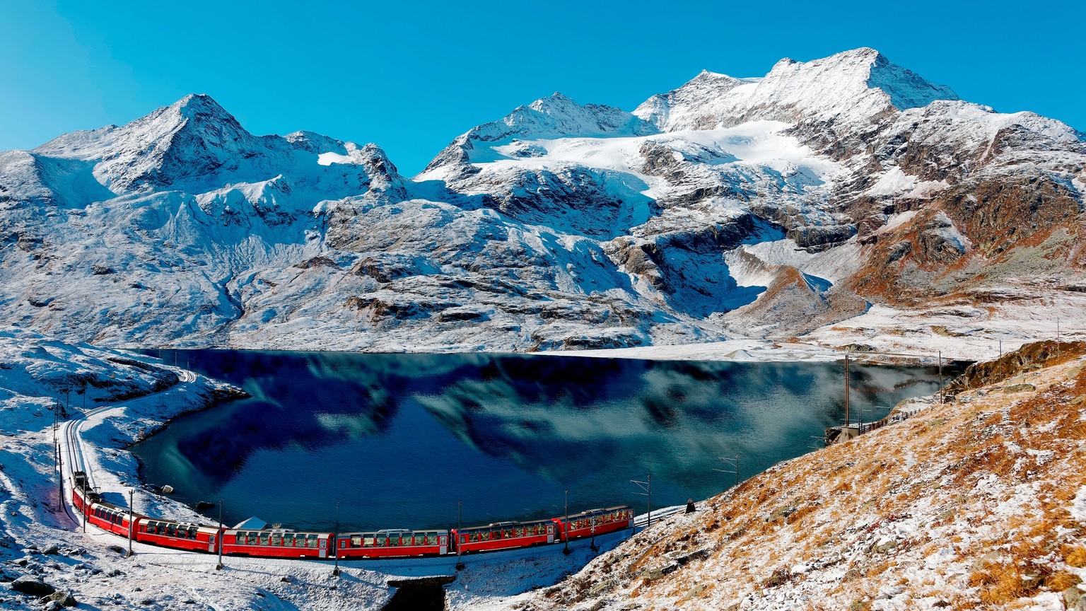 Bernina Lago Bianco Berninapass Bernina-Express Rhätische Bahn