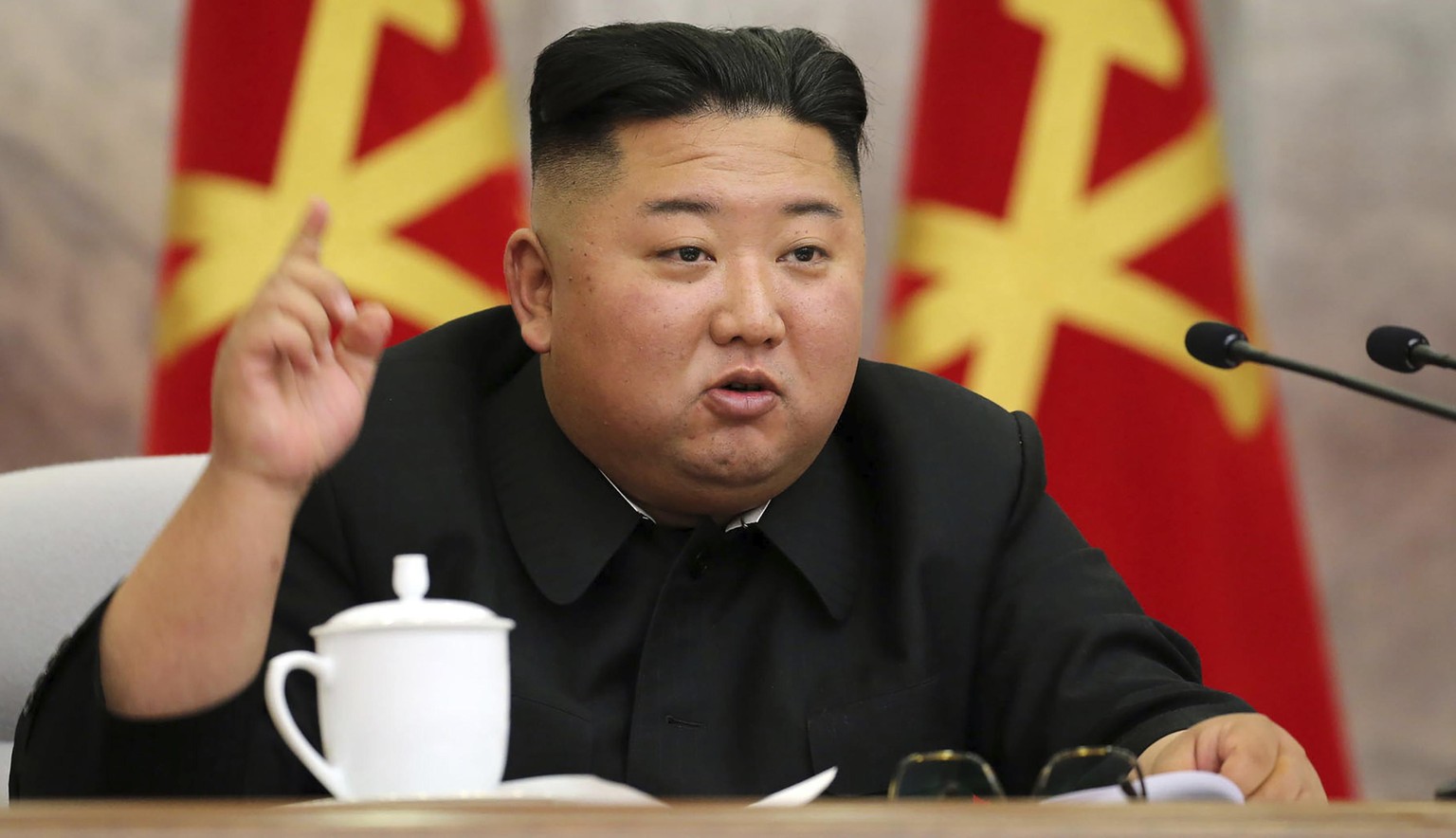 Nordkoreas Diktator Kim Jong-un hat zu allem was zu sagen, denn er ist fast allwissend.