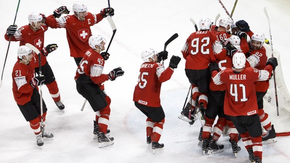 epa06751150 Switzerland&#039;s players celebrate their victory after beating Canada during the IIHF 2018 World Championship semi final game between Canada and Switzerland, at the Royal Arena, in Copen ...