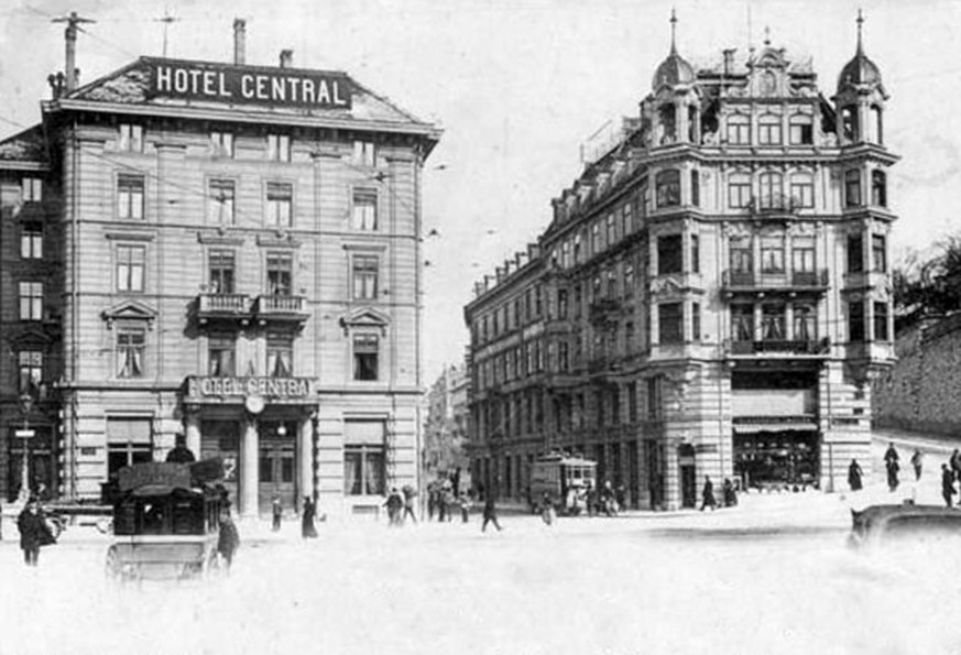 Das Hotel Central, das als Namensgeber für den Platz hinter dem Bahnhof fungierte, im Jahr 1903.