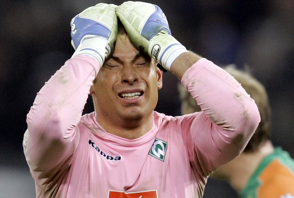 Bremen&#039;s goal keeper Tim Wiese reacts after he let the ball fall and Juventus scored for the 2-1 winning goal during the UEFA Champions League last sixteen round second leg match between Juventus ...