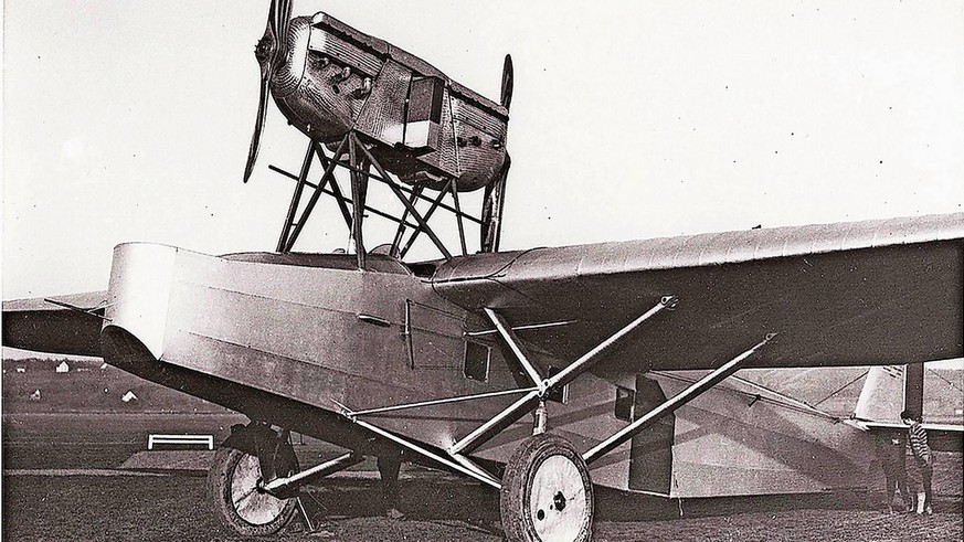 Knapp vier Tonnen schwer war das Grosskampfflugzeug AC-3, das am Zürichsee entwickelt wurde. Unkonventionell war die Positionierung der beiden je 600 PS starken Motoren mit Zweiblattpropellern, die sp ...