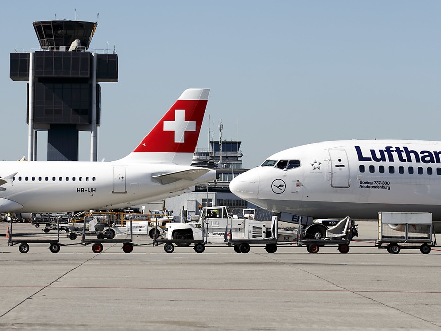 Bei der Swiss dürfen die Kunden neu flexibel umbuchen: der Flughafen Genf (Archivbild).