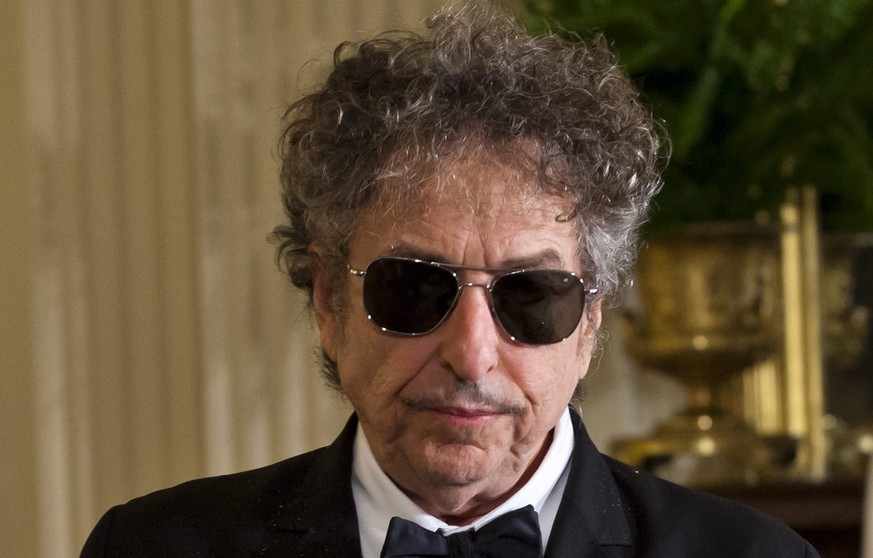 epa05583516 (FILE) A file picture dated 29 May 2012 shows US folk music legend Bob Dylan in the East Room of the White House in Washington, DC USA. Dylan won the 2016 Nobel Prize in Literature, the Sw ...