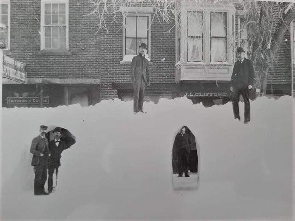 Aufgenommen im US-Bundesstaat Maine nach einem der heftigsten Blizzards in der Geschichte der Vereinigten Staaten seit Beginn der Wetteraufzeichnungen. <a target="_blank" rel="follow" href="https://en.wikipedia.org/wiki/Great_Blizzard_of_1888">Mehr zum «Great Blizzard of 1888» >></a>