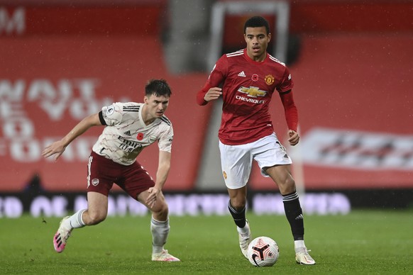 Manchester United&#039;s Mason Greenwood, right, runs with the ball past Arsenal&#039;s Kieran Tierney during the English Premier League soccer match between Manchester United and Arsenal at the Old T ...
