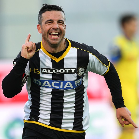 Udinese&#039;s Antonio Di Natale celebrates after scoring during the Serie A soccer match between Udinese and Chievo at the Friuli Stadium in Udine, Italy, Sunday, Nov. 23, 2014. (AP Photo/Paolo Giova ...