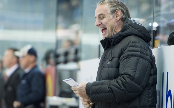 Felix Hollenstein hat für einmal gut lachen: Die Flyers gewinnen in Zug.