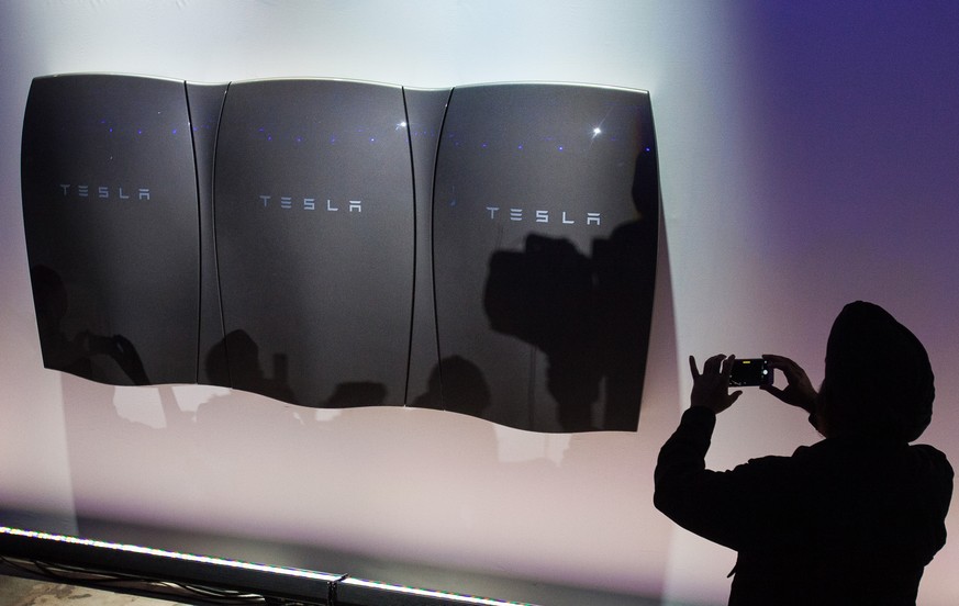 An attendee takes a photograph during the unveiling of Tesla Motors Inc.&#039;s &quot;Powerwall&#039; at an event in Hawthorne, California, U.S., on Thursday, April 30, 2015. Tesla Chief Executive Off ...