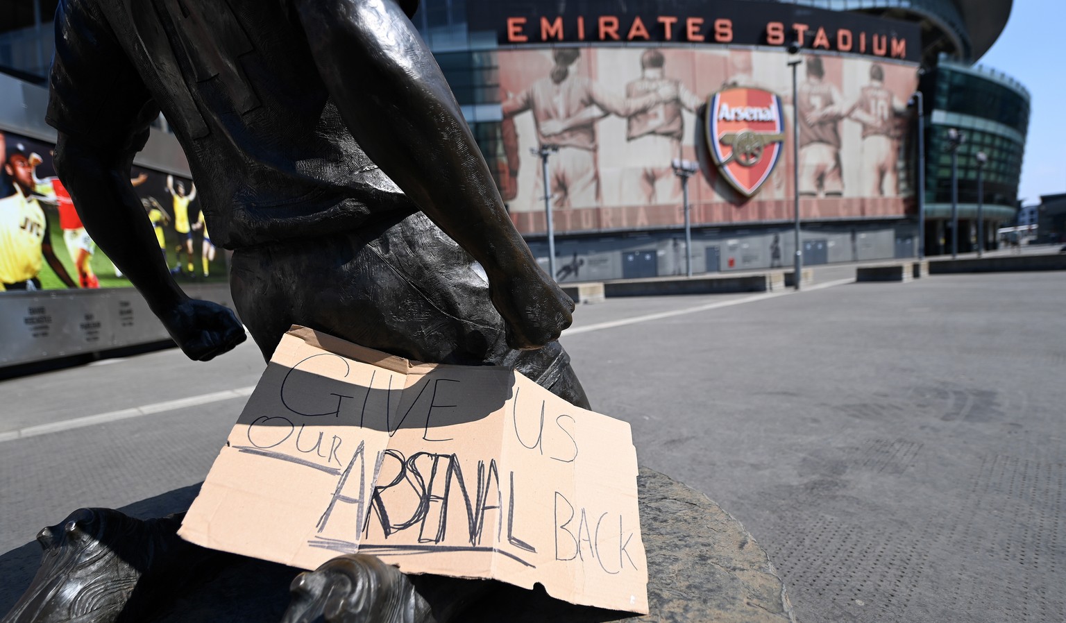 epa09146865 A sign reads, &#039;Give Us Our Arsenal Back&#039; outside Arsenal&#039;s Emirates Stadium in London, Britain, 20 April 2021. Europe&#039;s top clubs from England, Italy and Spain have ann ...