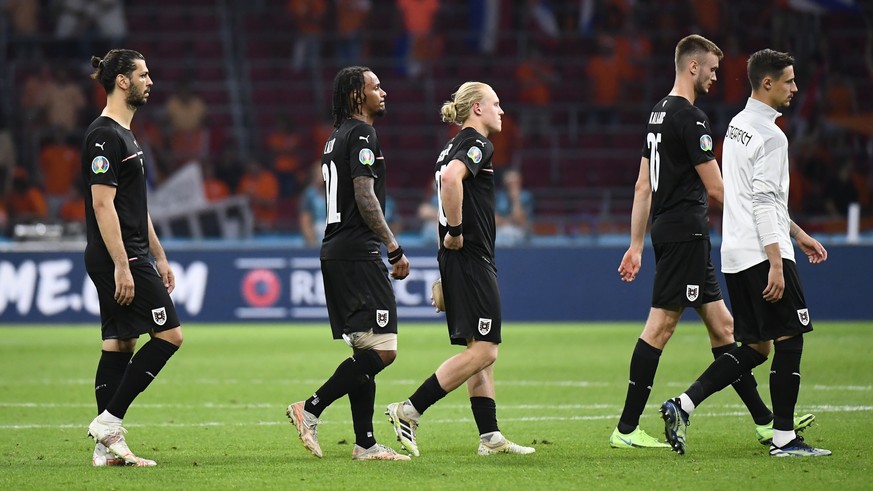 epa09281296 Players of Austria react at the end of the UEFA EURO 2020 preliminary round group C soccer match between the Netherlands and Austria in Amsterdam, Netherlands, 17 June 2021. EPA/Piroschka  ...
