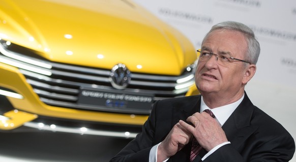 epa07508051 (FILE) - Former CEO of German car manufacturer Volkswagen (VW), Martin Winterkorn, fixes his tie prior to the start of the balance press conference in Berlin, Germany, 12 March 2015 (reiss ...