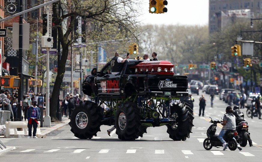 epaselect epa09157334 The casket of US rapper is seen on a monster truck on Flatbush avenue outside the Barclays Center where a private memorial for US rapper DMX is being held in Brooklyn, New York,  ...