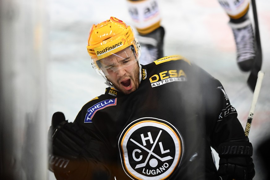 Lugano’s player Luca Fazzini celebrates the 3-2 goal, during the preliminary round game of National League Swiss Championship between HC Lugano and Geneve-Servette HC, at the ice stadium Resega in Lug ...