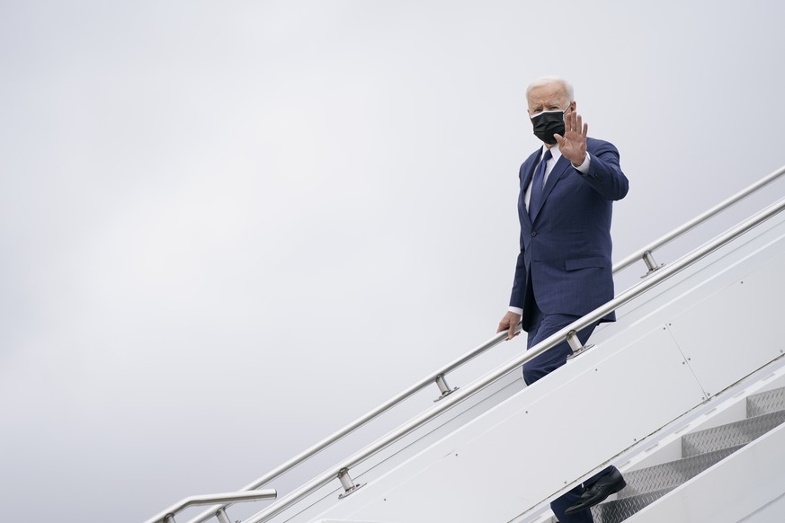 President Joe Biden arrives at Pittsburgh International Airport ahead of a speech on infrastructure spending, Wednesday, March 31, 2021, in Pittsburgh. (AP Photo/Evan Vucci)
Joe Biden