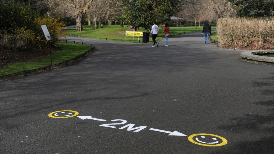 epa08324080 A painted sign asking people to stay two-meters apart is seen in Saint Stephen&#039;s Green Dublin City, Ireland, 26 March 2020. In response to the Covid-19 pandemic the Irish government h ...