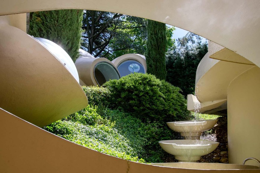 maison bulles fontaines-sur-saône lyon frankreich architektur design kunst retro barbapapa haus
https://www.architecturedecollection.fr/product/maison-bulle-antti-lovag-fontaines-sur-saone-architectur ...