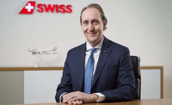 ARCHIV - ZUM ERGEBNIS 2020 DER SWISS STELLEN WIR IHNEN FOLGENDES BILDMATERIAL ZUR VERFUEGUNG - Dieter Vranckx, CEO der Fluggesellschaft SWISS, portaitiert am 1. Februar 2021 am Hauptsitz der Swiss in  ...