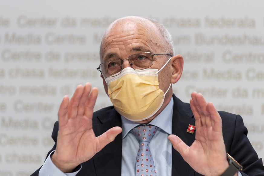 Bundesrat Ueli Maurer erlaeutert im Anschluss an die Bundesratssitzung die neusten Massnahmen zur Bewaeltigung der Krise um die Pandemie des Coronavirus COVID-19, am Mittwoch, 17. Februar 2021 in Bern ...