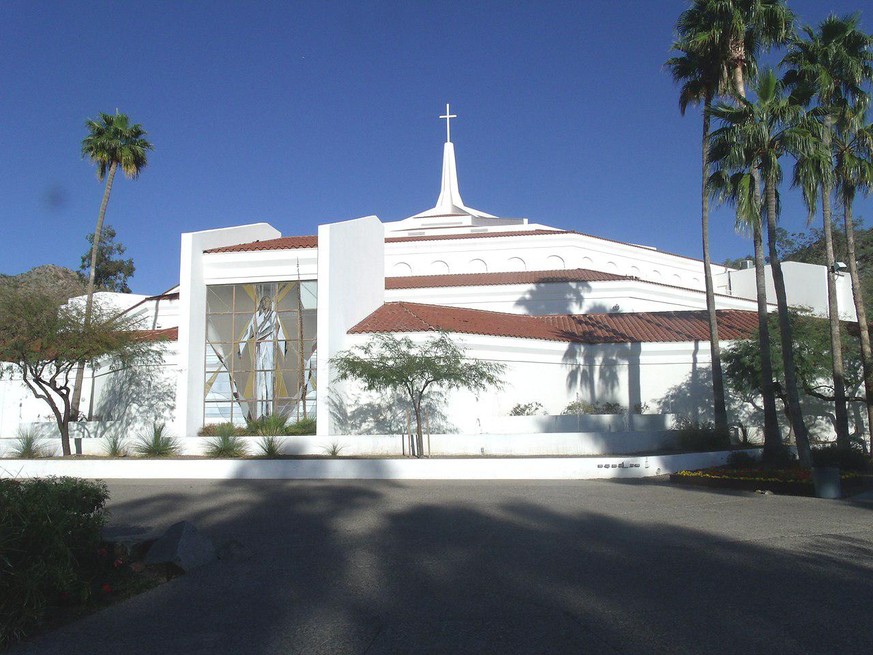 Dream City Church, Phoenix, Arizona, USA.
https://commons.wikimedia.org/wiki/File:Dream_City_Church_main_sanctuary.jpg