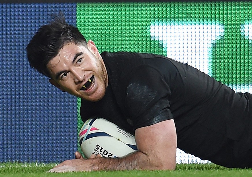 epa05005808 New Zealand&#039;s Nehe Milner-Skudder celebrates after scoring a try during the Rugby World Cup 2015 final between New Zealand and Australia at Twickenham in London, Britain, 31 October 2 ...