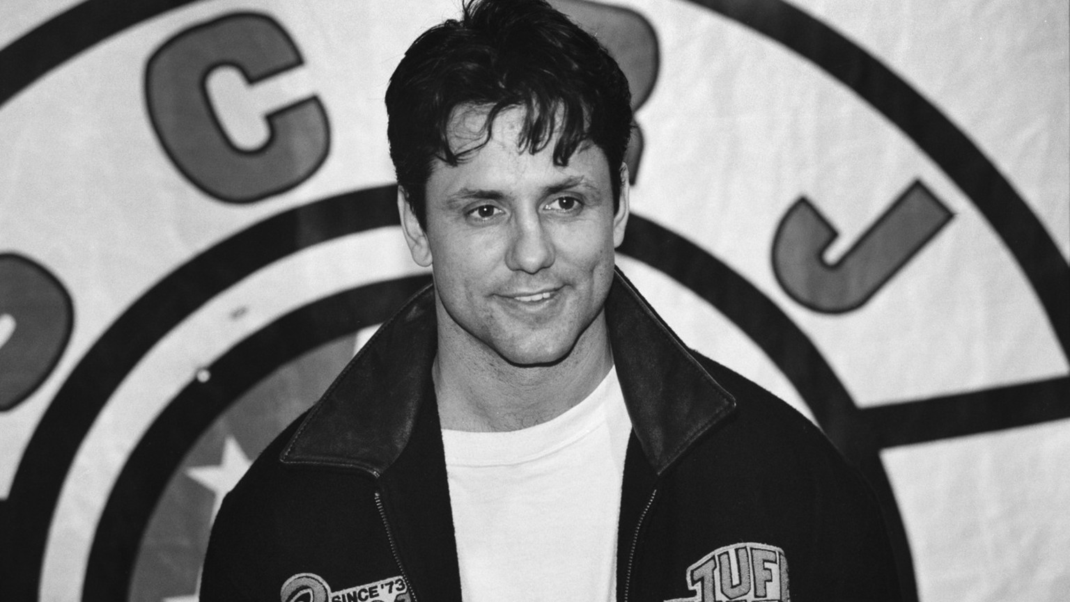 Es war ein Transfercoup. Mit Doug Gilmour wechselte im November 1994 waehrend des Lockouts der statistisch zweitbeste NHL-Spieler nach Rapperswil-Jona. Der kanadische Eishockey-Star vor der Fahne des  ...