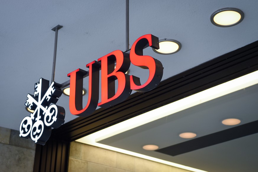 ARCHIVBILD ZUM KORRIGIERTEN GEWINN DER UBS --- UBS Logo am Hauptsitz am Zuercher Paradeplatz fotografiert am Donnerstag, 18. Januar 2018, in Zuerich. (KEYSTONE/Melanie Duchene)