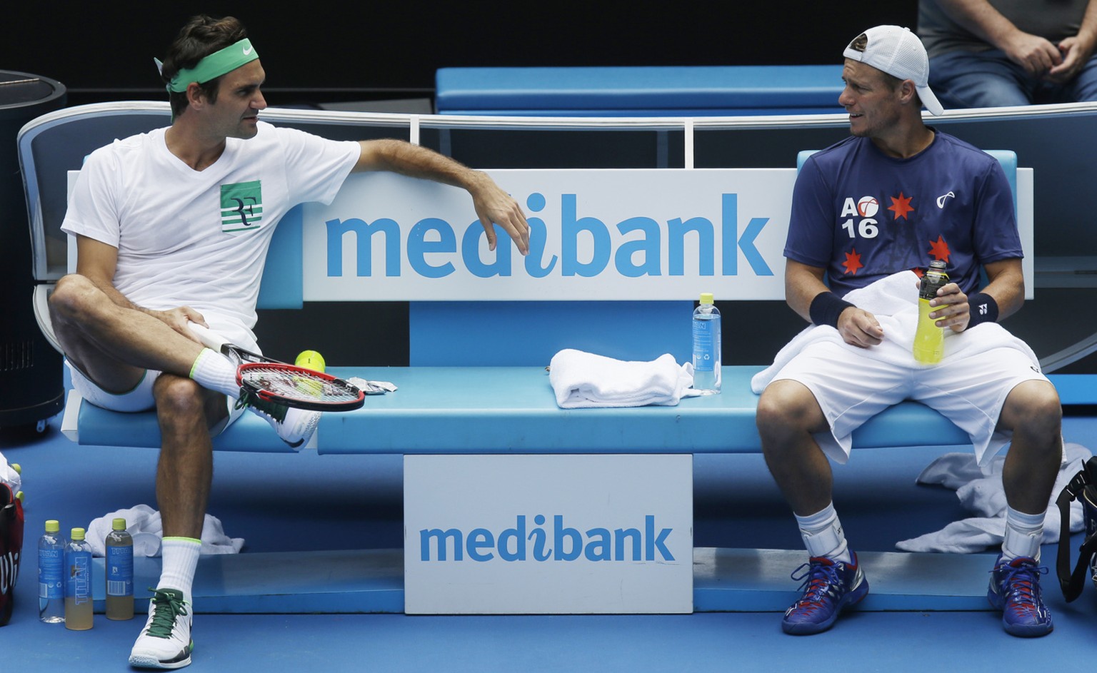 Switzerland&#039;s Roger Federer, left, talks with Australia&#039;s Lleyton Hewitt during a practice session on Rod Laver Arena ahead of the Australian Open tennis championships in Melbourne, Australi ...