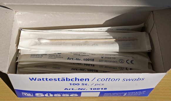 epa08323547 A view of Medical cotton swabs of the German Army at the coronavirus test center at the Heeresinstandsetzungslogistik Werk, army repair logistics, in Sankt Wendel, Germany, 26 March 2020.  ...