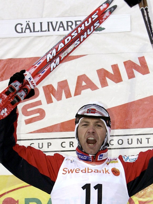 GAELLIVARE, SWEDEN - NOVEMBER 18: (FRANCE OUT) Ole Einar Bjoerndalen of Norway celebrates winning the FIS Cross Country World Cup Men&#039;s 15KM event on November 18, 2006 in Gaellivare, Sweden. (Pho ...