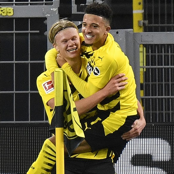 Dortmund&#039;s Erling Haaland celebrates with Jadon Sancho on his arms after he scored his side&#039;s second goal during the German Bundesliga soccer match between Borussia Dortmund and FC Schalke 0 ...