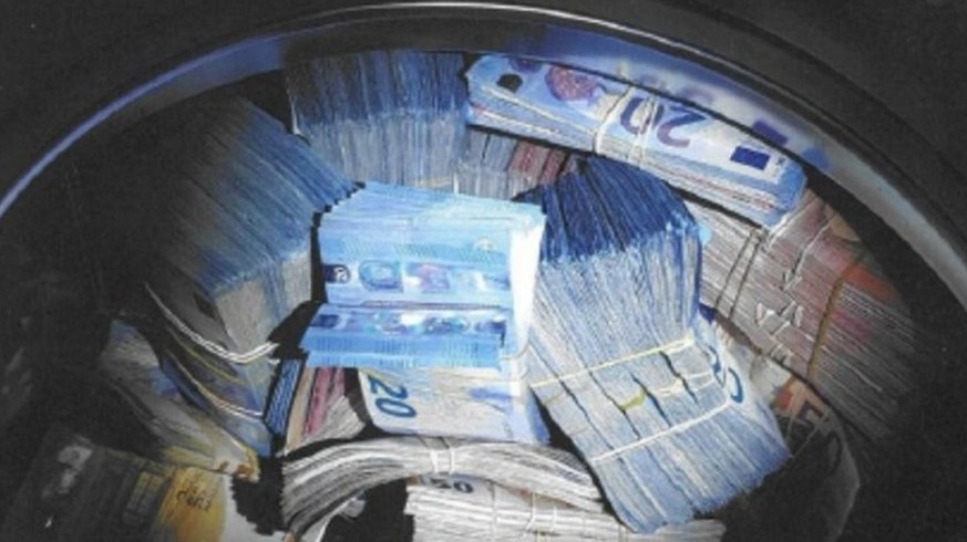 In Amsterdam Nieuw West fand die Polizei am 19. Novewmber 2018 rund 350&#039;000 Euro Bargeld in einer Waschmaschine.
https://www.politie.nl/nieuws/2018/november/22/05-350.000-euro-aangetroffen-in-was ...