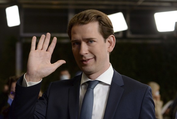 CORRECTS NAME OF MINISTER TO AUSTRIAN CHANCELLOR SEBASTIAN KURZ - Austria&#039;s Chancellor Sebastian Kurz waves as he leaves an EU summit in Brussels, Tuesday, July 21, 2020. Weary European Union lea ...