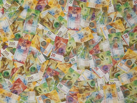 epa06950845 A handout photo made available by the Swiss National Bank shows the Swiss franc bank notes in Bern, Switzerland, 30 August 2017 (issued 15 August 2018). A new 200 franc note will be releas ...