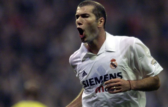Real Madrid&#039;s French striker Zinedine Zidane celebrates after scoring against Villarreal during a Spanish league soccer match in the Bernabeu stadium in Madrid, Spain Saturday Oct. 26, 2002. (AP  ...