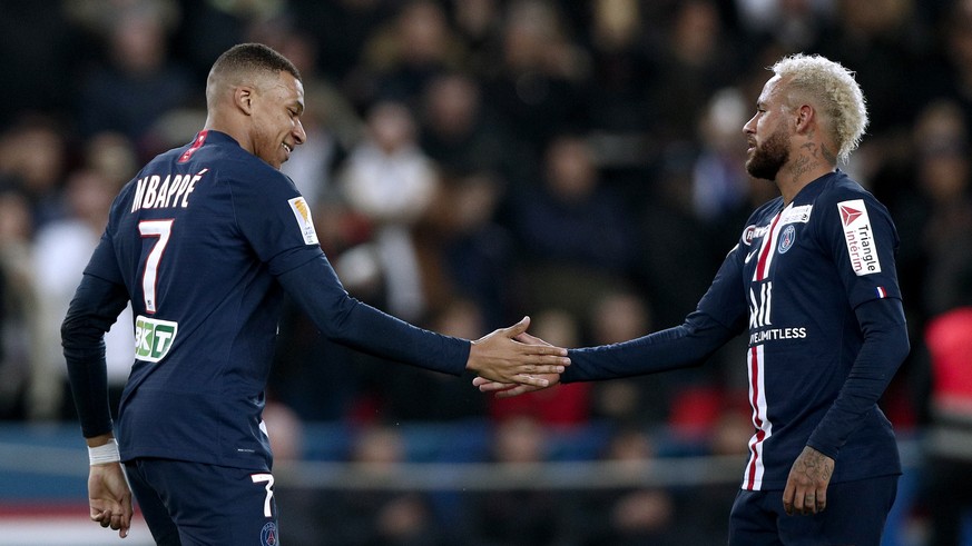 epa08393725 (FILE) - Paris Saint Germain&#039;s Kylian Mbappe (L) celebrates scoring the 6-1 lead with teammate Neymar Jr (R) during the French Ligue Cup quarter final soccer match between PSG and Sai ...