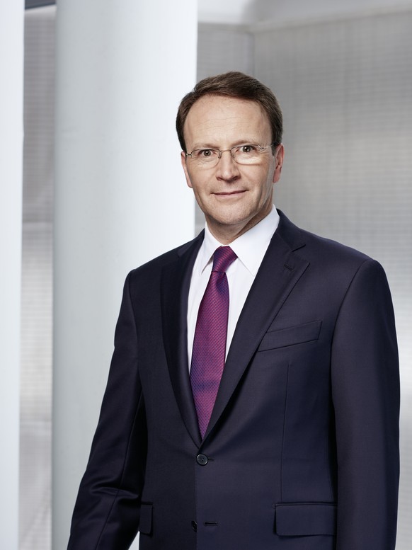 HANDOUT - Ulf Mark Schneider, undatiertes Handout. Schneider wird ab Januar 2017 neuer Konzernchef von Nestle, wie am Montag, 27. Juni 2016, bekanntgegeben wurde. Der bisherige CEO, Paul Bulcke, soll  ...