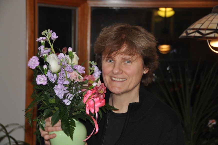 Die 1955 in der ungarischen Kleinstadt Kisújszállás geborene Wissenschaftlerin Katalin Karikó mit Blumen, die sie wahrlich verdient hat.