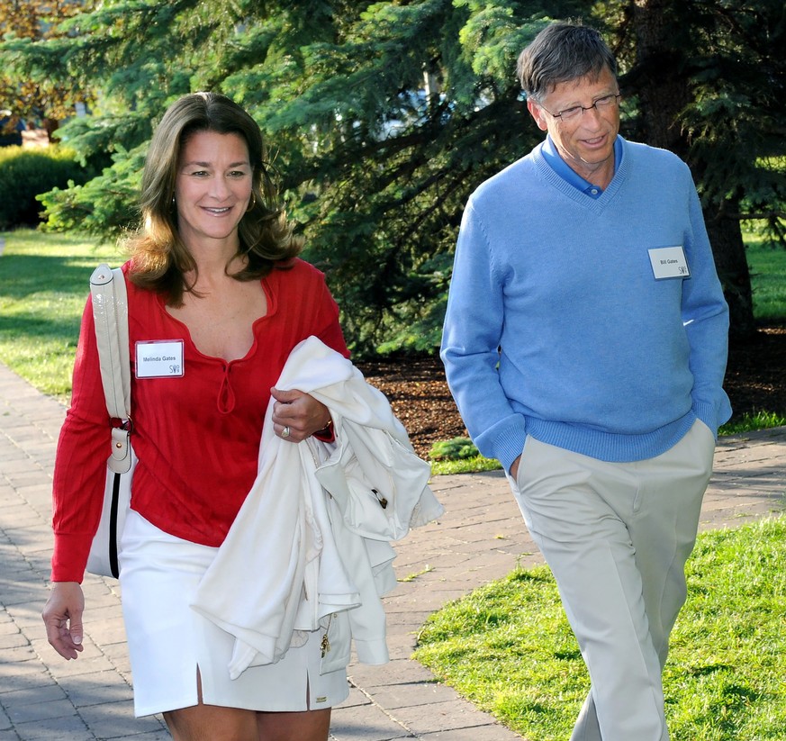 epa09176369 (FILE) - Bill Gates (R), Chairman of Microsoft, and his wife Melinda (L) attend the fourth day of Allen and Company&#039;s 27th Annual Media and Technology Conference in Sun Valley Idaho,  ...