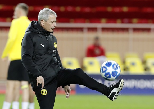 epa07222078 Dortmund&#039;s head coach Lucien Favre attends a training session at Stade Louis II, in Monaco, 10 December 2018. AS Monaco will face Borussia Dortmund in their UEFA Champions League grou ...