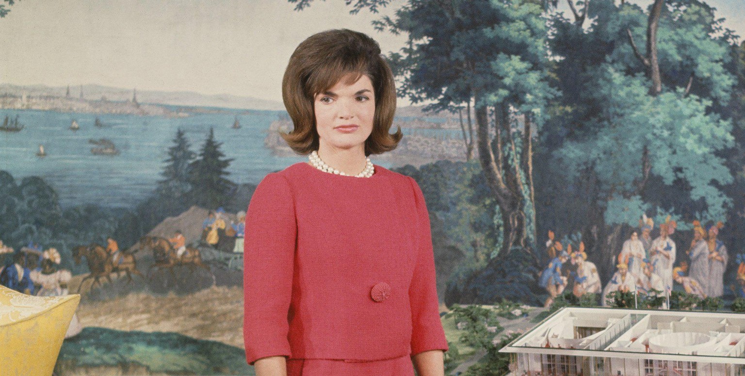 NBC NEWS - NATIONAL CULTURE CENTER WITH JACQUELINE KENNEDY -- Air Date 11/11/1962 -- Pictured: (l-r) First Lady Jacqueline Kennedy, NBC News&#039; Sander Vanocur discussing plans for the new National  ...