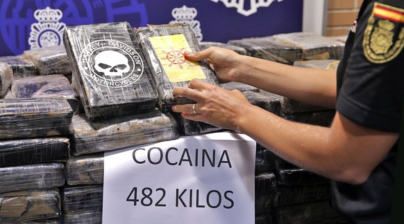 epa06131952 A policeman shows some of the 482kg of cocaine seized in Valencia, Spain, 08 August 2017. The police detained a man driving a van after he skipped a police control in Xirivella, Valencia,  ...