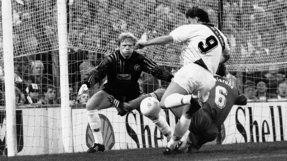 In this April 12 1991 picture the then fastest goal in the federal league occured 12,1 seconds after the beginning during the match FC St. Pauli vs. Karlsruher SC. Dirk Zander, 9 scores the 1:0 for Ha ...