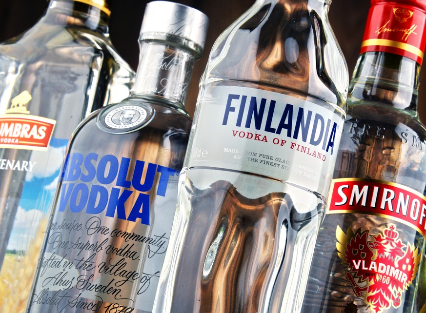 wodka vodka alkohol trinken drinks finland polen schweden russland finlandia smirnoff zubrowka absolut