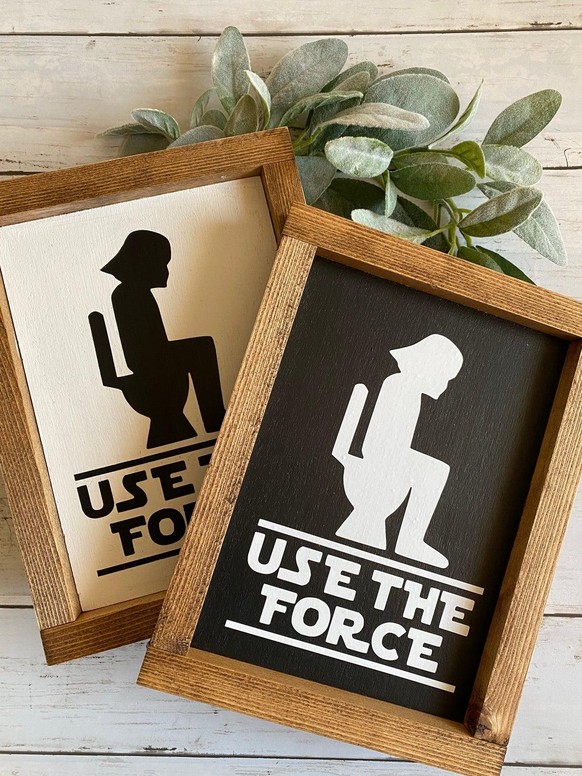 Use The Force // StarWars Bathroom Sign // Wooden Framed Sign // Star Wars //Darth Vader
WC schild 
https://www.etsy.com/listing/747770257/use-the-force-starwars-bathroom-sign?show_sold_out_detail=1&a ...
