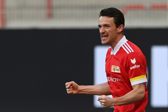 epa08975127 Union?s Christian Gentner celebrates after his team scored the 1-0 goal during the German Bundesliga soccer match between 1. FC Union Berlin and Borussia Moenchengladbach in Berlin, German ...