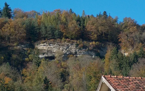 In einer Höhle am Bruggerberg wurde im April 2020 eine Leiche gefunden.